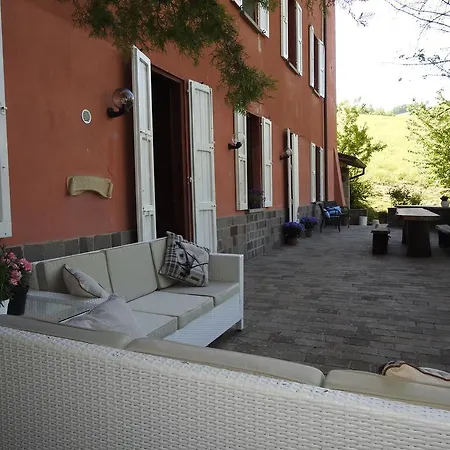 The Wolf Country House Semesterbostad
